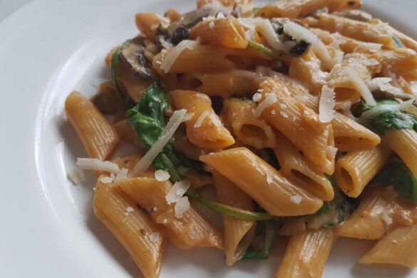 פסטה שמנת פטריות ותרד – בסיר אחד!