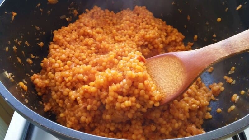 פתיתים אדומים בסיר