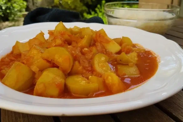 קישואים מבושלים ברוטב עגבניות