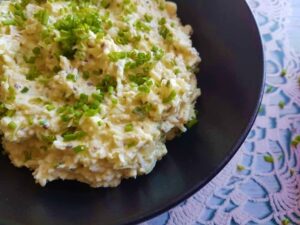 סלט ביצים עם חרדל מיונז ועירית