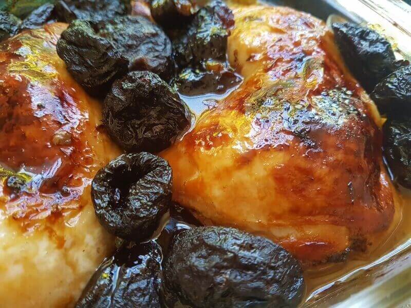 עוף בשזיפים בתנור עוף בשזיפים בתנור