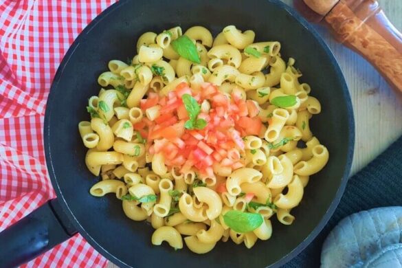 פסטה ברוטב שמן זית ושום – פסטה אלי אוליו