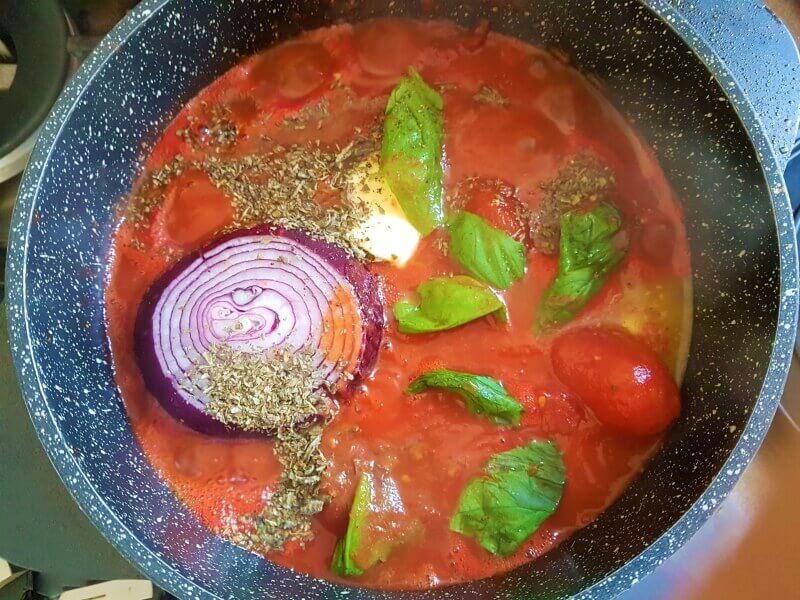 רוטב עגבניות לפסטה או פיצה