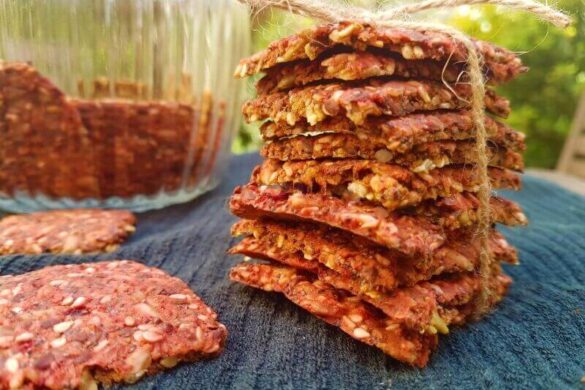 קרקרים מקמח כוסמין וסלק