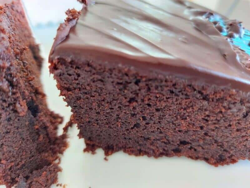 עוגת שוקולד עסיסית עם שוקולית