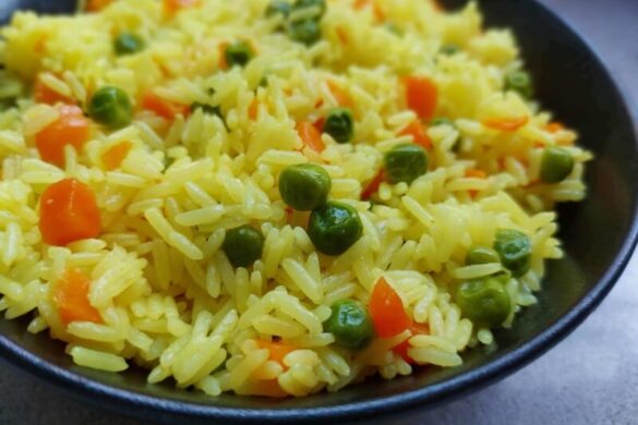 אורז צהוב עם אפונה וגזר