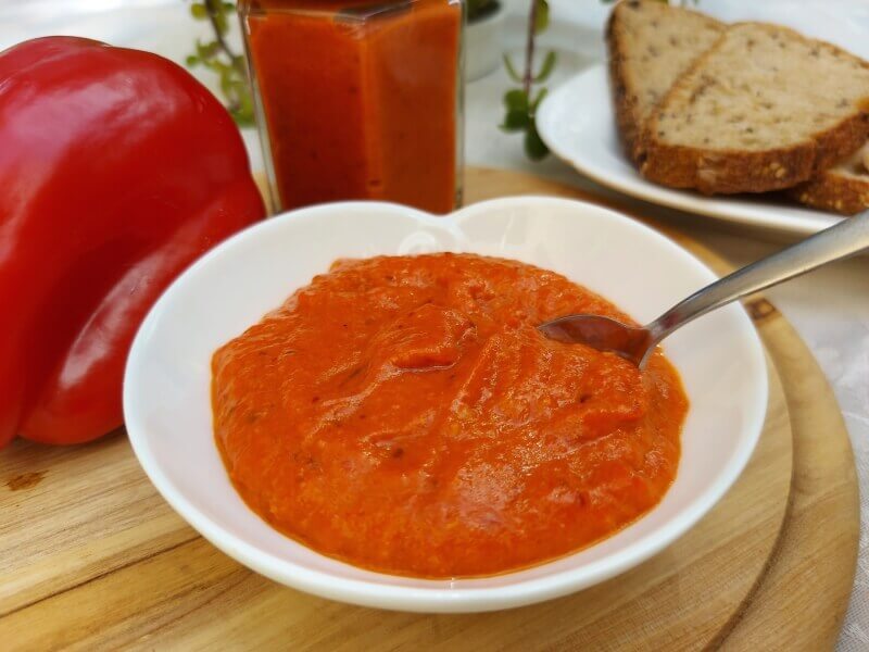 ממרח פלפלים אדומים קלויים