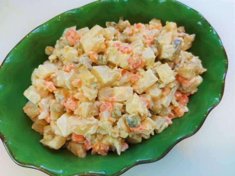 סלט תפוחי אדמה במיונז עם גזר ואפונה סלט תפוחי אדמה במיונז עם גזר ואפונה