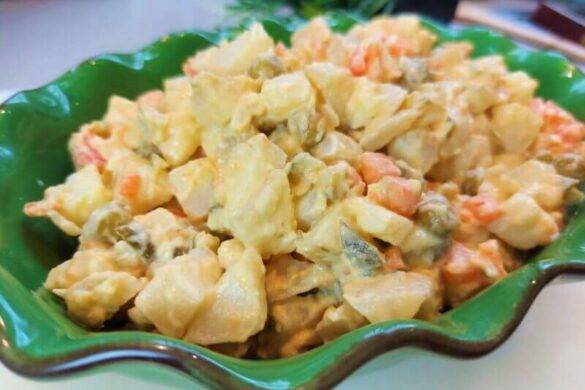 סלט תפוחי אדמה במיונז עם גזר ואפונה