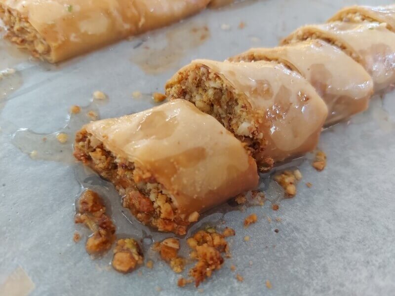 בקלאווה במילוי שקדים ואגוזים