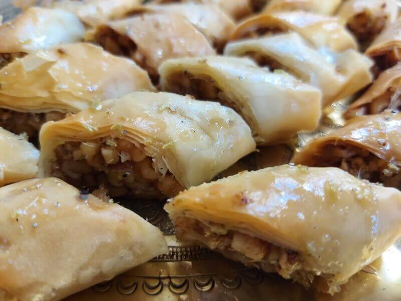 בקלאווה במילוי שקדים ואגוזים